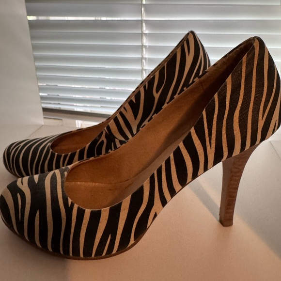 Zebra Print Women's Shoes - Picture 3 of 4